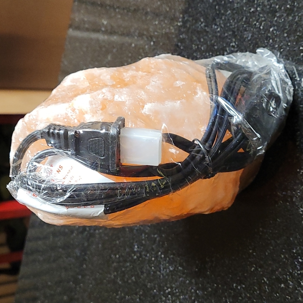 Himalayan Salt Lamp - Picture 3 of 6